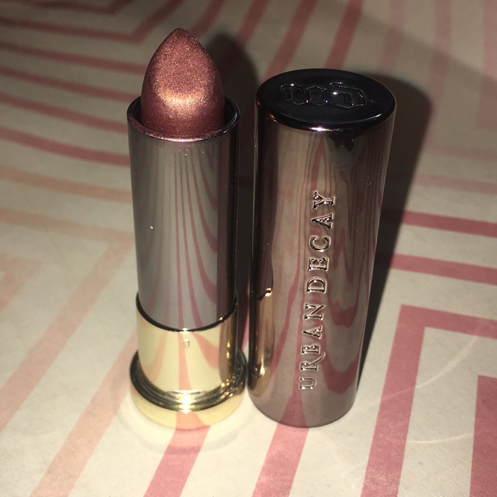 Urban Decay metallized lipstick - conspiracy